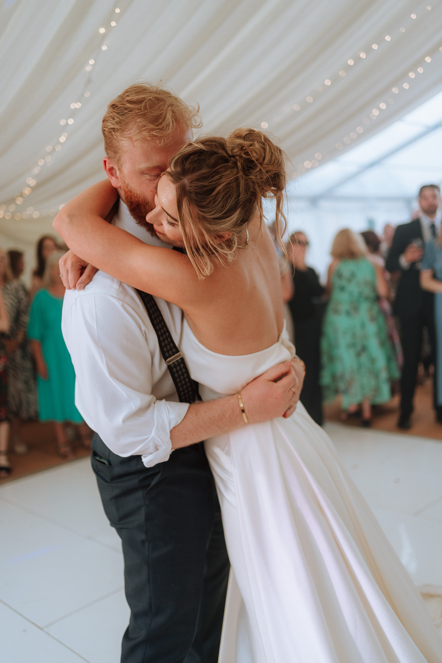 FAMILY HOME FARM WEDDING PHOTOGRAPHY LLANTWIT MAJOR 040 FAMILY HOME FARM WEDDING PHOTOGRAPHY LLANTWIT MAJOR 040